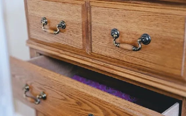 Devo svuotare i cassetti prima del trasloco o posso lasciarli pieni?