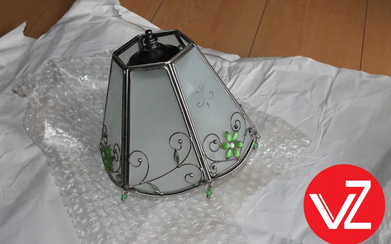 Come imballare lampade e lampadari fragili